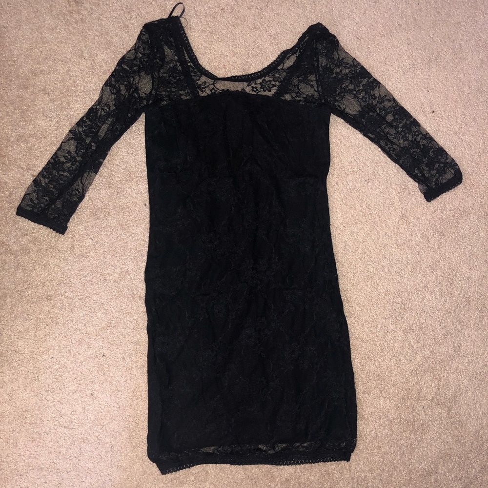MOVING SALE! Fitted lace dress
